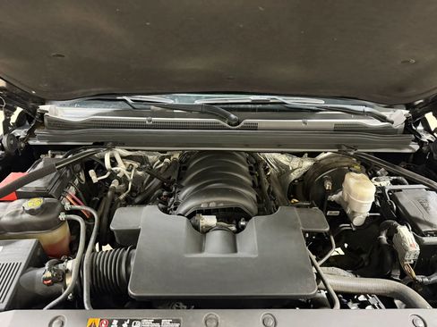 Used 2018 Chevrolet Suburban LT AWD/4WD image 62