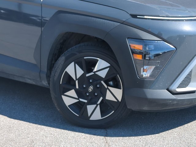 Used 2025 Hyundai Kona SEL FWD image 2