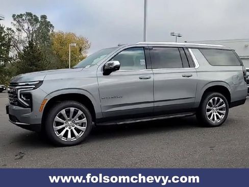 New 2026 Chevrolet Suburban Premier image 7