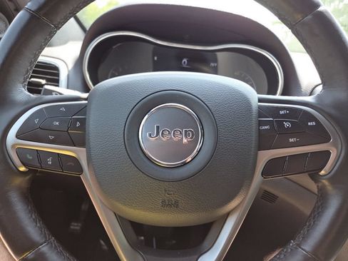 Used 2021 Jeep Grand Cherokee Laredo w/ Security & Convenience Group AWD/4WD image 31