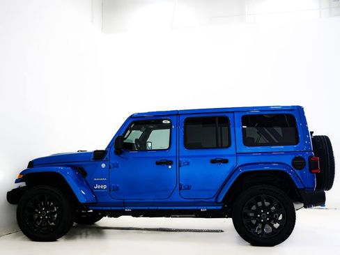 Used 2024 Jeep Wrangler Unlimited Sahara w/ Technology Group AWD/4WD image 6