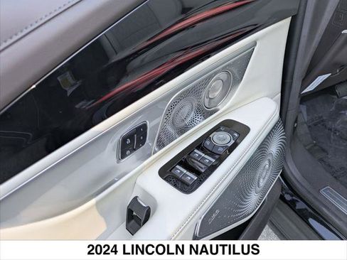 Used 2024 Lincoln Nautilus Black Label w/ Jet Appearance Package (87T) AWD/4WD image 11