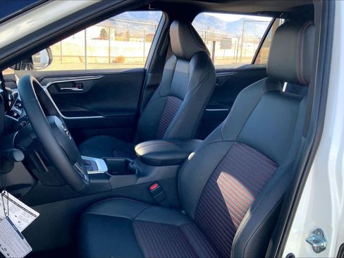 Used 2025 Toyota RAV4 XSE image 8