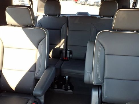New 2026 Chevrolet Suburban Premier w/ Sun And Tow Package AWD/4WD image 4