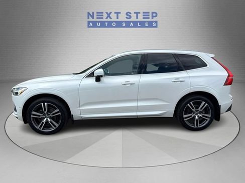 Used 2019 Volvo XC60 T5 Momentum w/ Multimedia Package AWD/4WD image 4