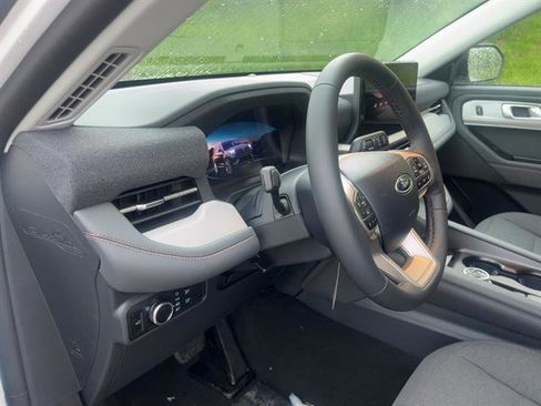 New 2025 Ford Explorer Active image 12