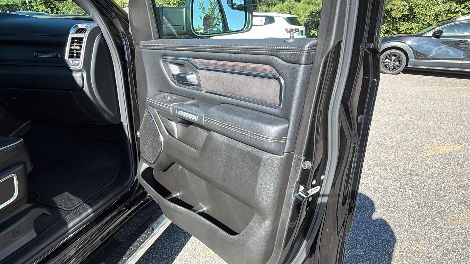 Used 2025 RAM 1500 Laramie w/ Sport Appearance Package AWD/4WD image 20