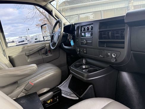 Used 2018 GMC Savana 3500 w/ Power Convenience Package image 15