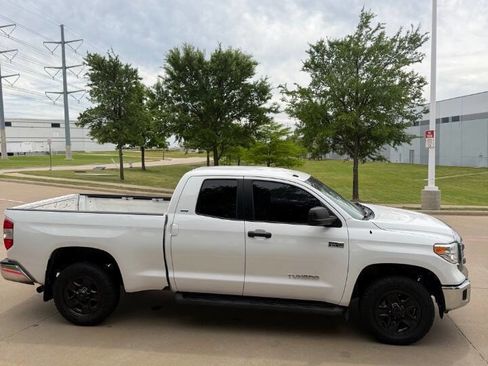 Used 2016 Toyota Tundra SR5 w/ SR5 Upgrade Package image 5