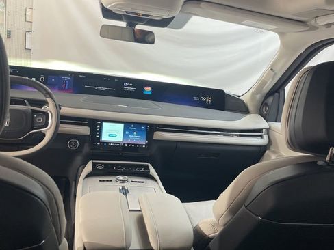 New 2026 Lincoln Navigator L Reserve AWD/4WD image 17