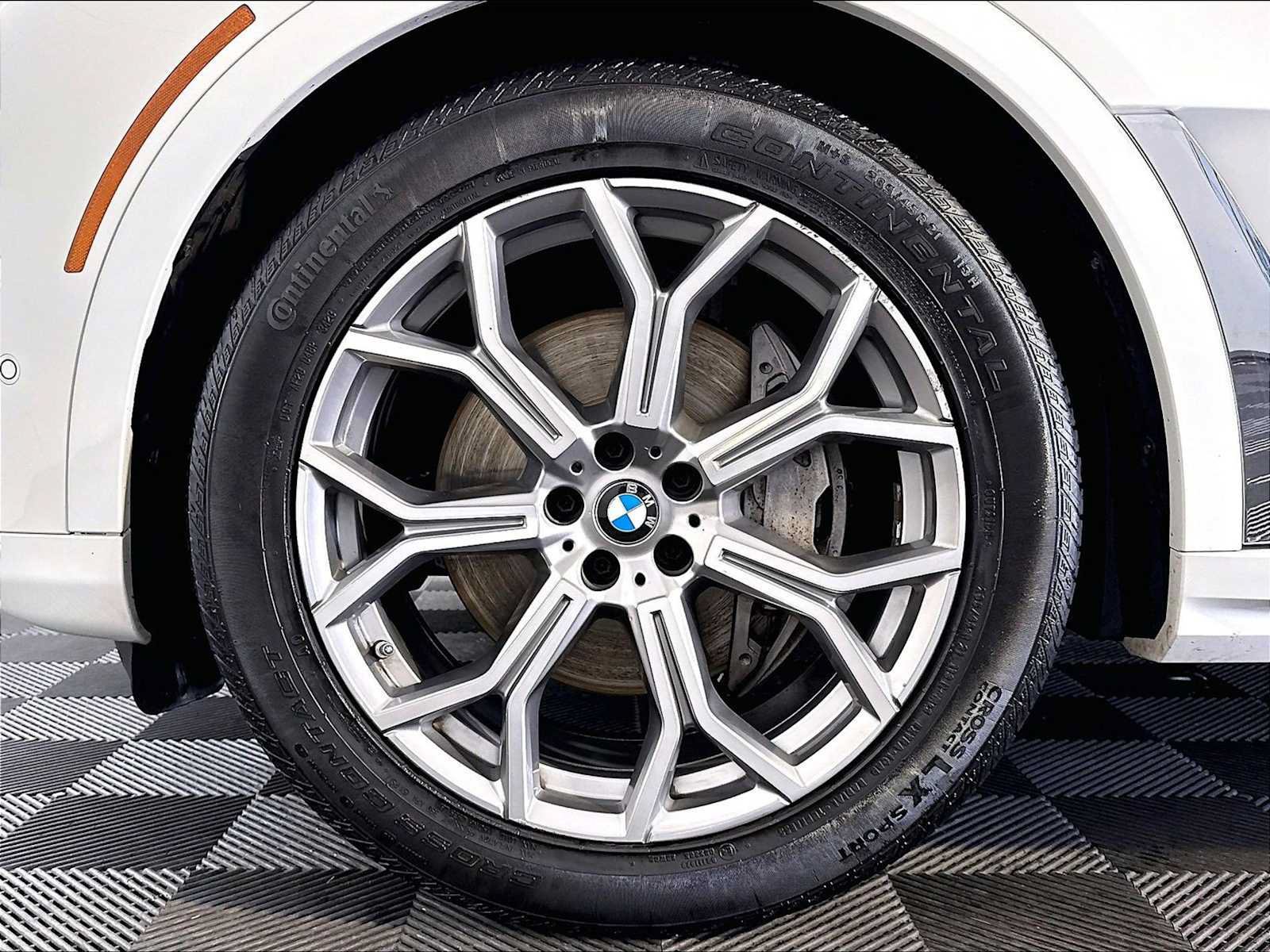 Used 2022 BMW X7 xDrive40i w/ Premium Package AWD/4WD image 11