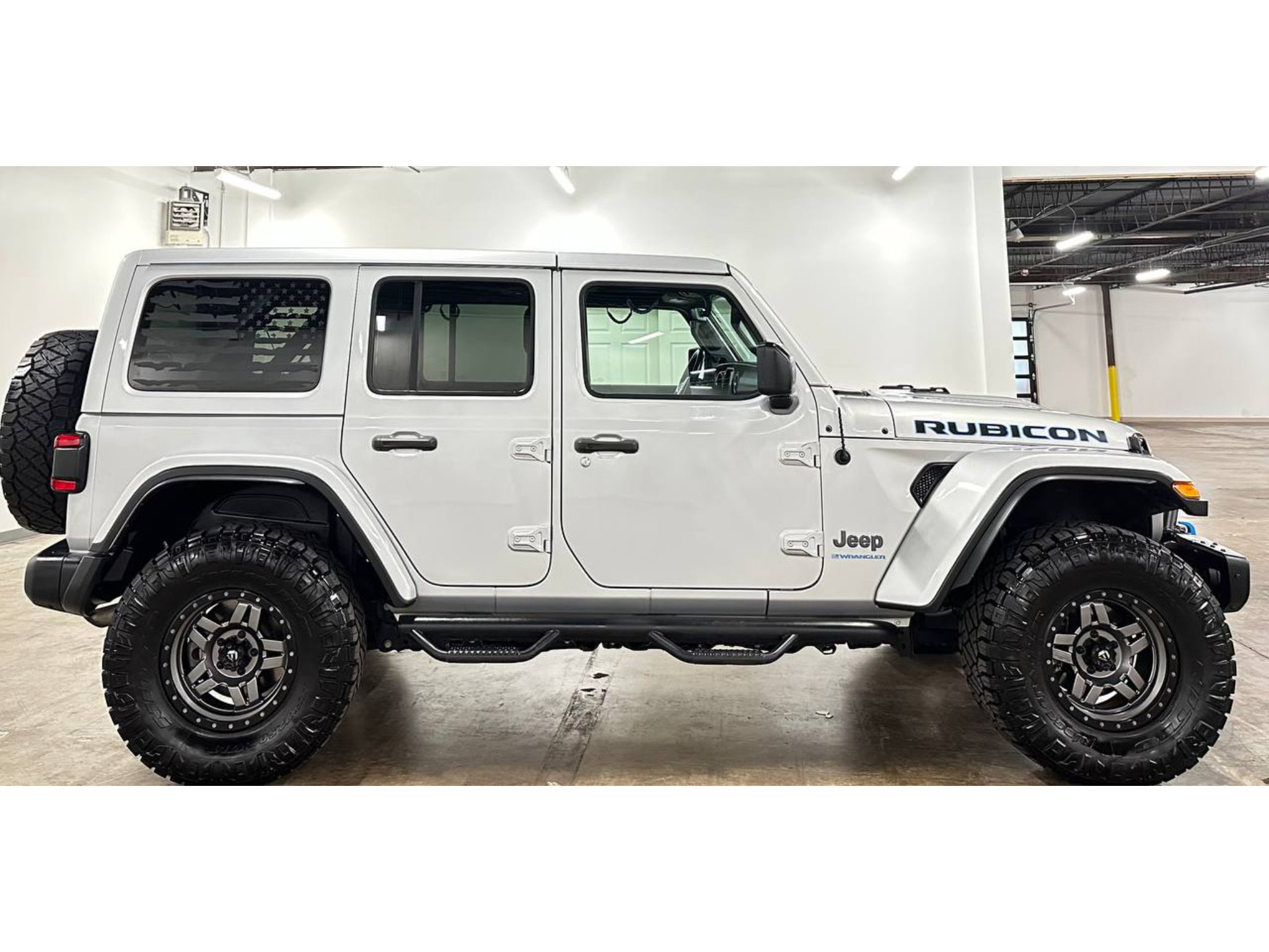 Used 2023 Jeep Wrangler Unlimited Rubicon 4xe w/ Steel Bumper Group AWD/4WD image 9
