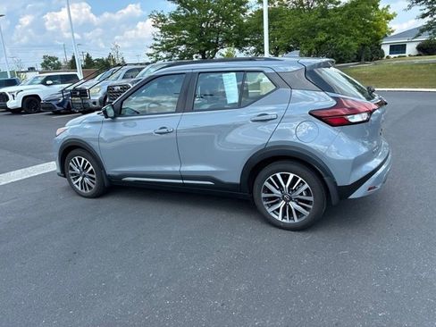 Used 2023 Nissan Kicks SR w/ SR Premium Package FWD image 13