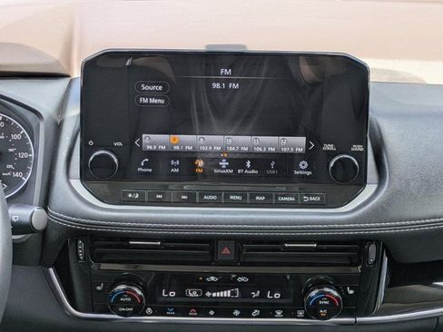 Used 2023 Nissan Rogue SL w/ SL Premium Package image 19