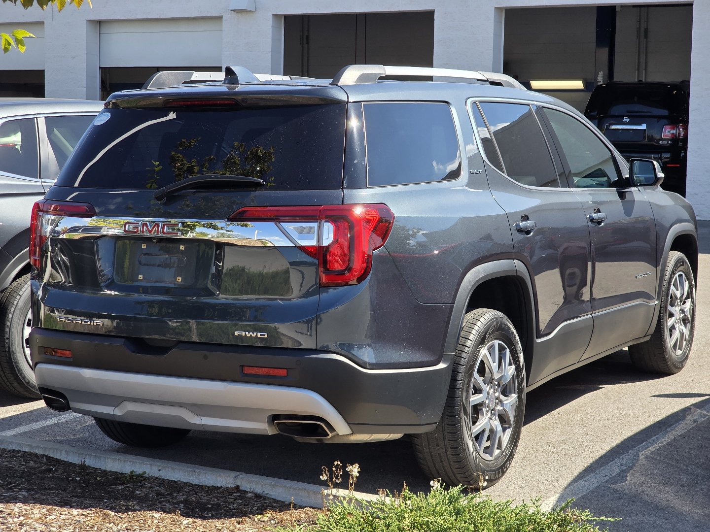 Used 2020 GMC Acadia SLT w/ Premium Package AWD/4WD image 8