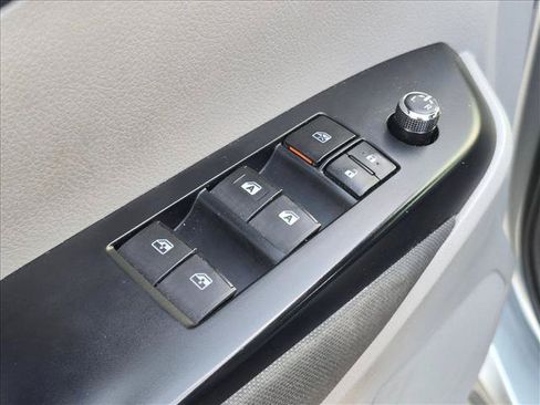 Used 2018 Toyota Highlander LE FWD image 9
