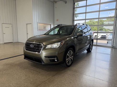 Used 2022 Subaru Ascent Limited AWD/4WD image 2