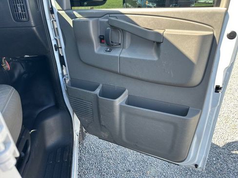 Used 2018 Chevrolet Express 2500 w/ Driver Convenience Package RWD image 33