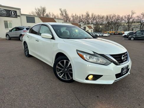 Used 2016 Nissan Altima 2.5 SV image 1