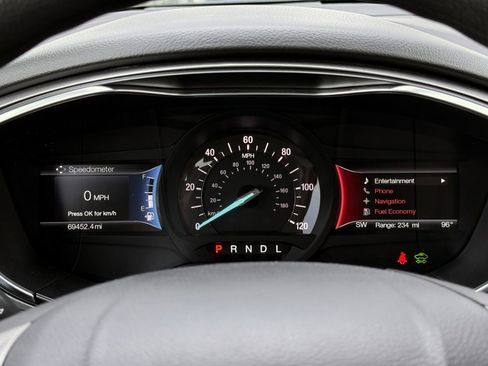 Used 2020 Ford Fusion SE FWD image 27
