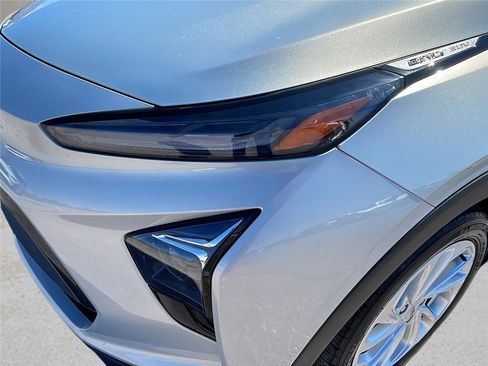 Used 2023 Chevrolet Bolt EUV LT w/ Driver Confidence Package image 9