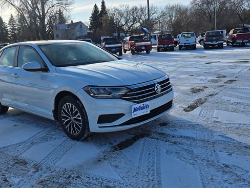 Used 2021 Volkswagen Jetta SE w/ SE Cold Weather Package image 4