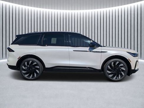 New 2026 Lincoln Nautilus Reserve w/ Jet Appearance Package image 2