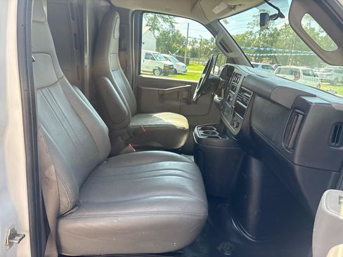 Used 2020 Chevrolet Express 2500 w/ Communications Package RWD image 19
