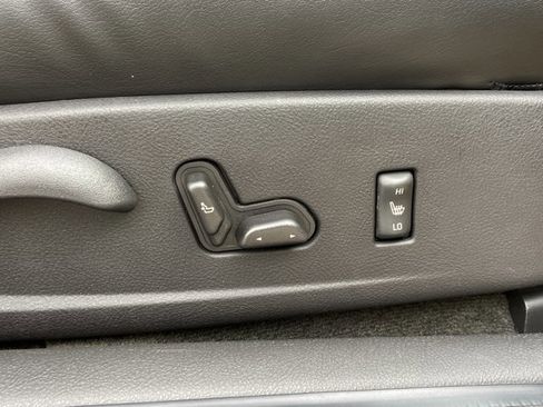 Used 2004 Chevrolet SSR w/ Preferred Equipment Group image 26