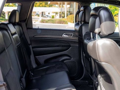 Used 2020 Jeep Grand Cherokee Laredo w/ Quick Order Package 2BN North image 14