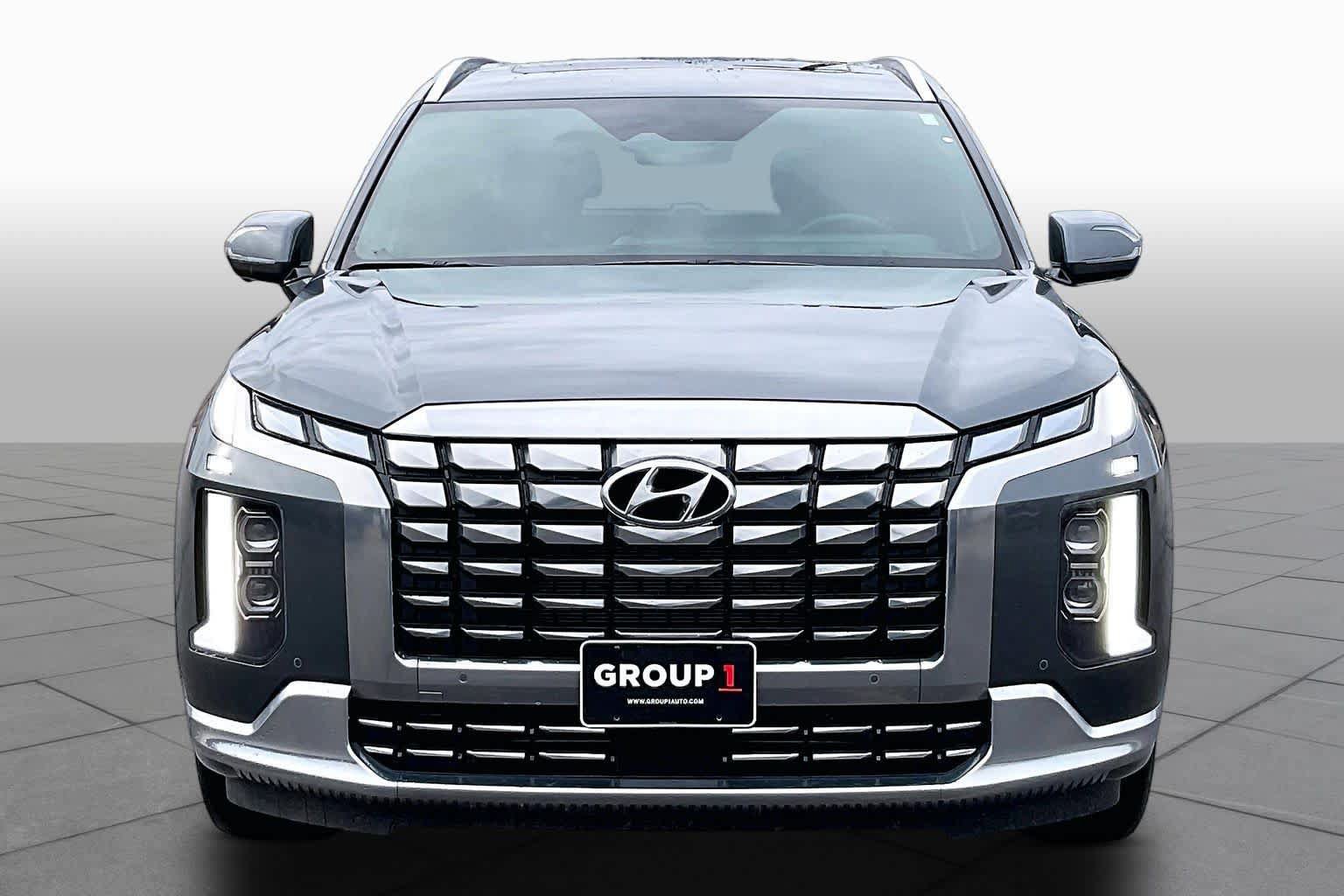 Used 2024 Hyundai Palisade Calligraphy FWD image 4