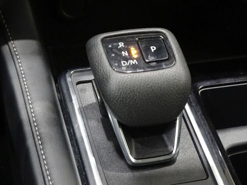 Used 2024 Nissan Pathfinder SV image 41