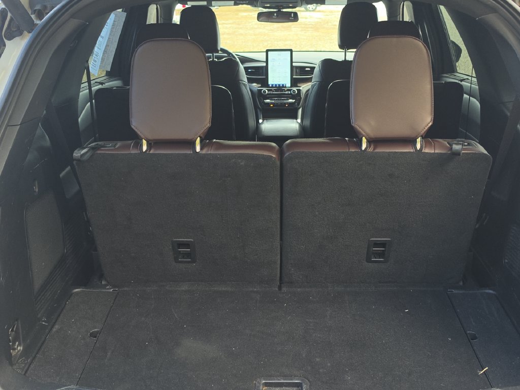 Used 2022 Ford Explorer Platinum w/ Equipment Group 601A AWD/4WD image 19