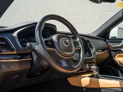 Used 2018 Volvo XC90 T6 Momentum w/ Convenience Package AWD/4WD image 4