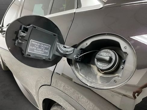 Used 2018 INFINITI QX30 FWD image 28