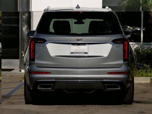 Certified 2025 Cadillac XT6 Premium Luxury FWD image 4