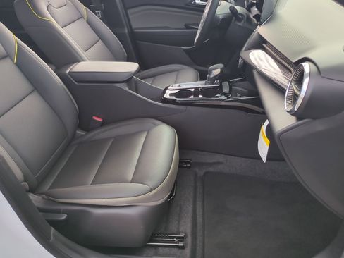 New 2026 Chevrolet Trax ACTIV w/ Sunroof Package FWD image 26