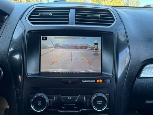 Used 2018 Ford Explorer XLT w/ Equipment Group 201A FWD image 25