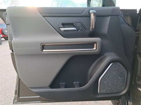 New 2025 GMC Hummer EV 2X w/ Extreme Off-Road Package image 18