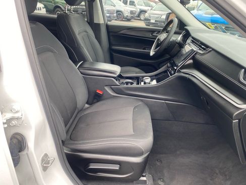 Used 2023 Jeep Grand Cherokee L Laredo image 23