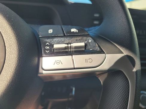 Used 2025 Hyundai Elantra SE FWD image 27