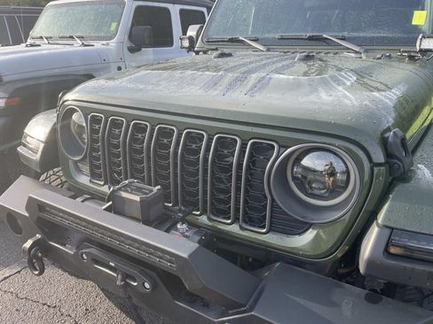 Used 2024 Jeep Gladiator Sport AWD/4WD image 5