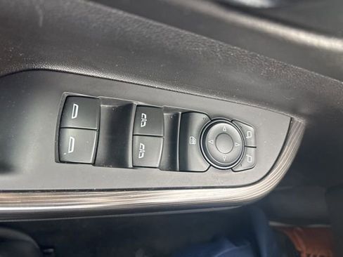 Used 2023 GMC Acadia SLT FWD image 17
