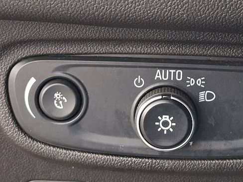 Used 2024 GMC Terrain SLE AWD/4WD image 23