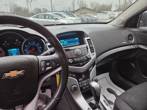 Used 2014 Chevrolet Cruze LT image 19