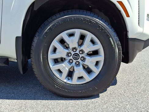 Certified 2024 Nissan Frontier SV w/ SV Convenience Package AWD/4WD image 9