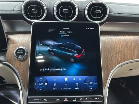 Used 2025 Mercedes-Benz GLC 300 4MATIC image 23