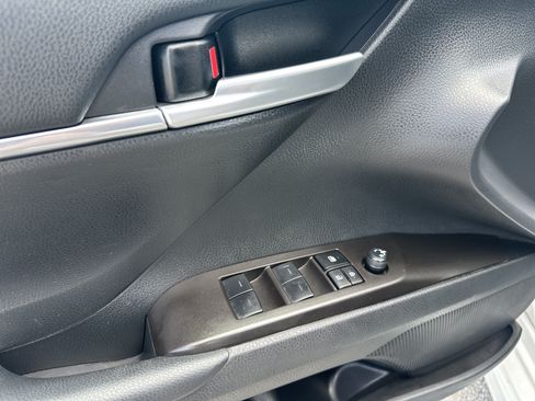 Used 2024 Toyota Camry SE FWD image 12