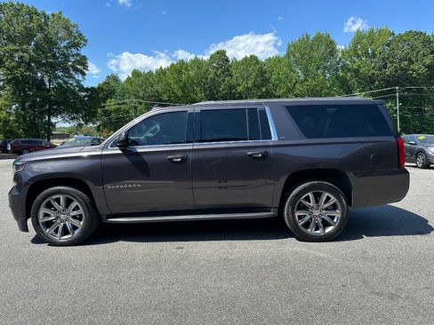 Used 2017 Chevrolet Suburban LT RWD image 3