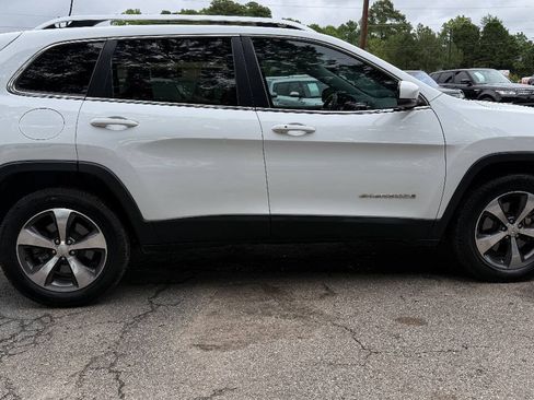 Used 2019 Jeep Cherokee Limited w/ Trailer Tow Group AWD/4WD image 3